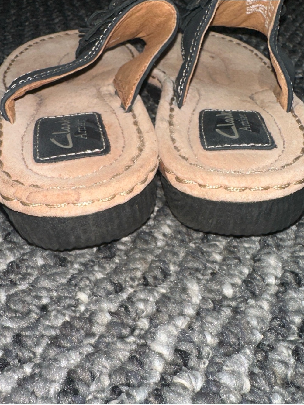 Clarks Black Floral Leather Toe-Ring Sandals - Picture 3 of 5